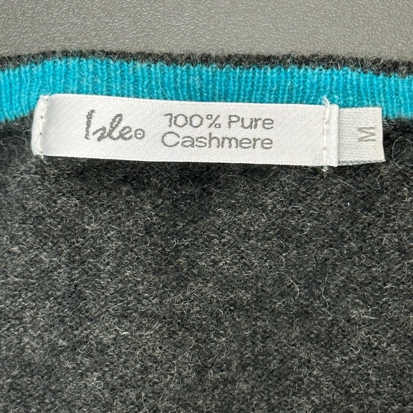 Isle Gray 100% Pure Cashmere Sweater Med V-Neckline Staple Minimalist Classic - Picture 4 of 11